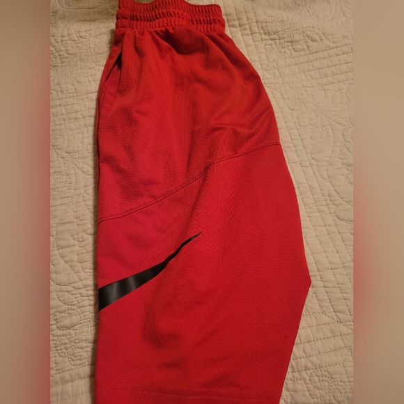 Nike boys red & black basketball athletic shorts youth size M medium - Picture 3 of 4